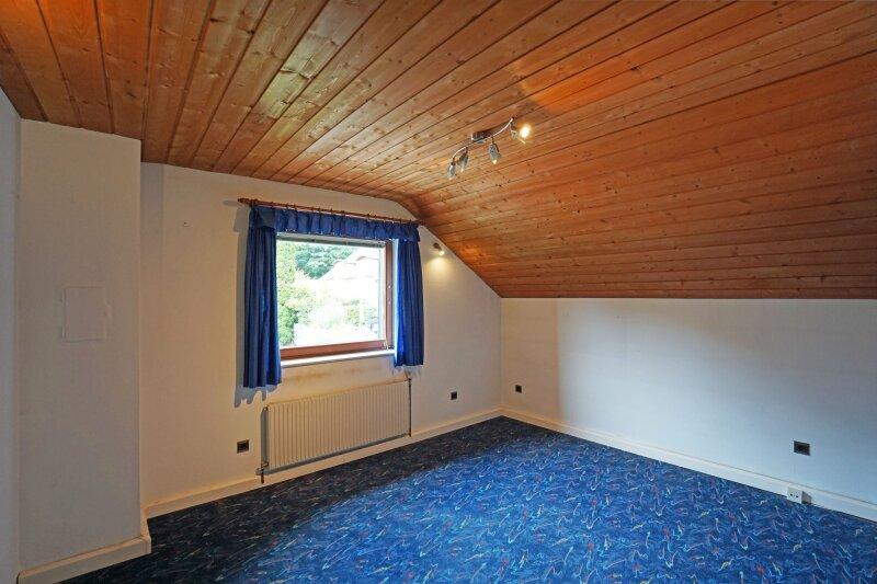 Sdwestseitiges Zimmer im Dachgescho