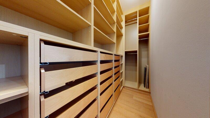 Begehbarer Kleiderschrank