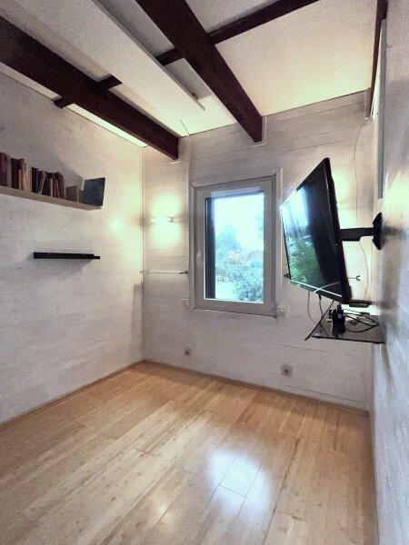 Schlafzimmer mit Schrankraum