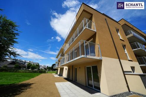 SPITZE! Einziehen und Wohlfhlen: Traumhafte 2-Zimmer-Wohnung mit sonnigem Balkon, edler Tischlerkche und Tiefgaragenplatz - Erstbezug in bester Lage