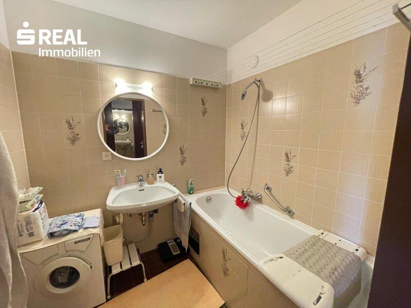 Bad mit Wanne
