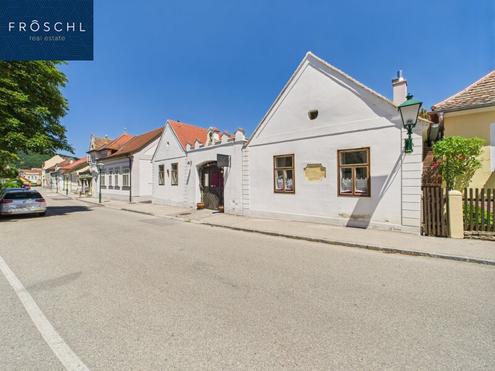 Denkmalgeschütztes Gasthaus ´Zum Goldenen Hirschen´ - Einzigartiges Kulturdenkmal mit Gastronomietradition seit 1920