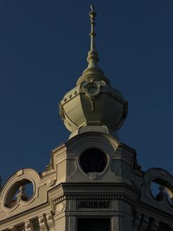 Julienhof - Historischer Altbau mit zeitlosem Charme und Potenzial
