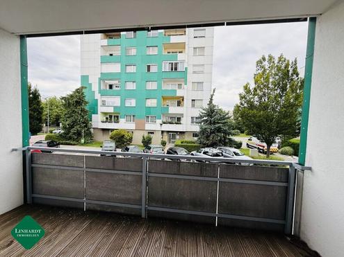 Helle 4 Zimmerwohnung mit Loggia und Abstellplatz