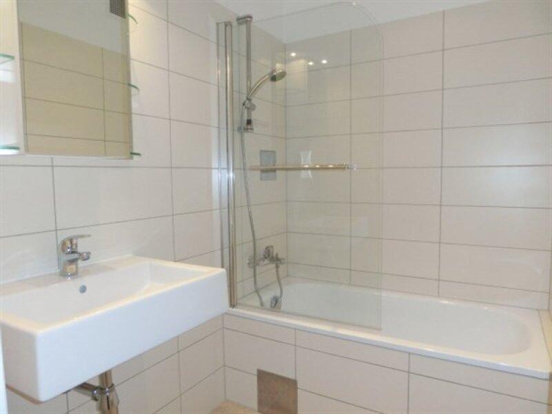Bad mit Wanne