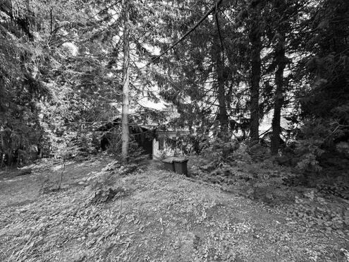 Großes Grundstück mit kleinem Haus (Altbestand) zu verkaufen