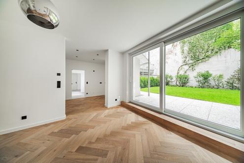 URBANER GARTENTRAUM! Hofseitiger Drei-Zimmer-Erstbezug nächst Schlossquadrat mit Terrasse und Eigengarten