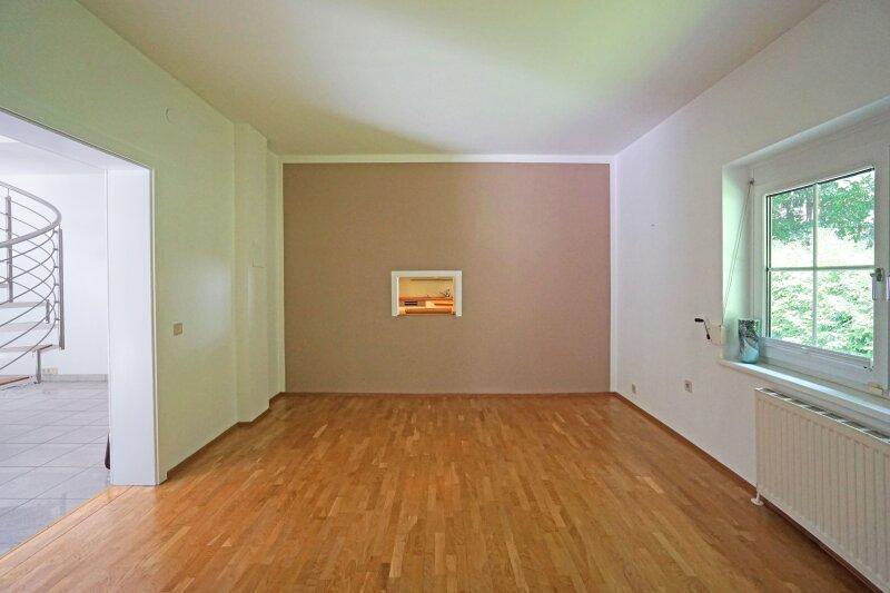Esszimmer mit Durchreiche zur Kche