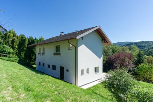 Toplage mit Weitblick: Einfamilienhaus mit großem, erweiterbarem Grundstück