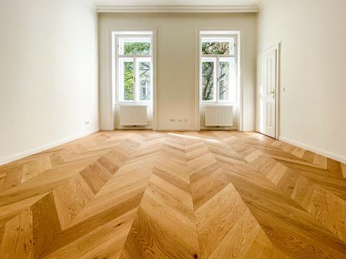 GENERALSANIERTE ALTBAUWOHNUNG: komplett hofseitige 2-Zimmerwohnung