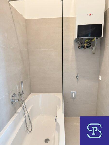 Bad mit Wanne
