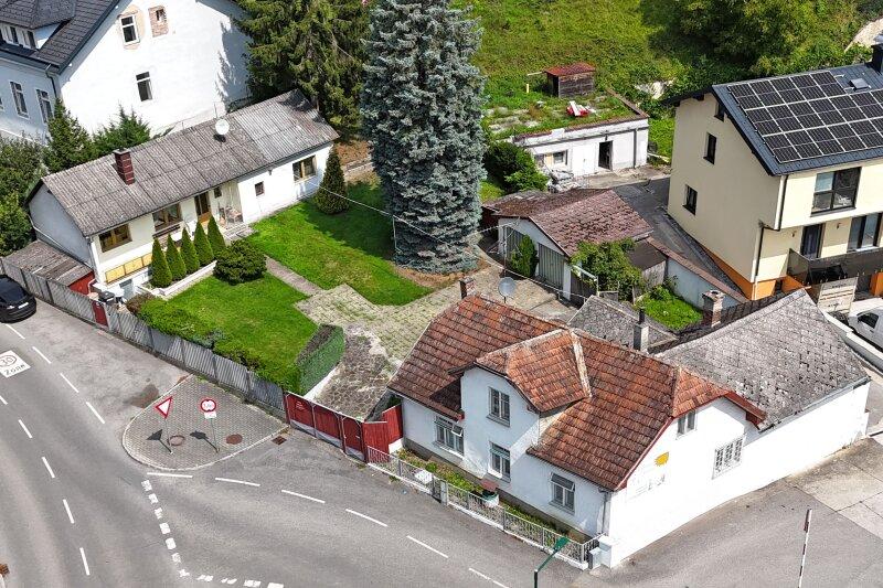 Gesamte Liegenschaft mit 2 Husern und Doppelgarage