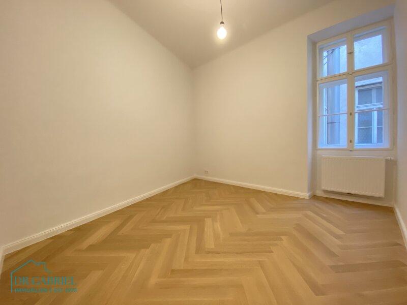 Schlafzimmer III