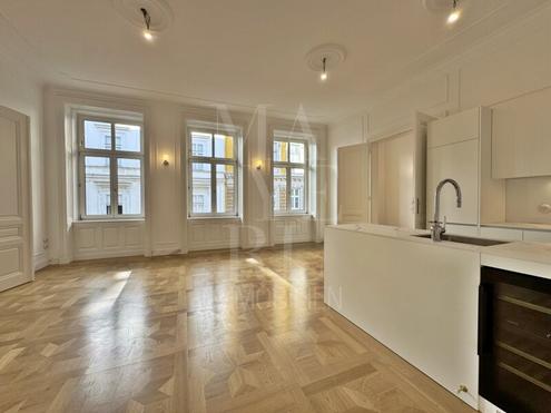 Luxuriöser ERSTBEZUG - Stilaltbau im Servitenviertel