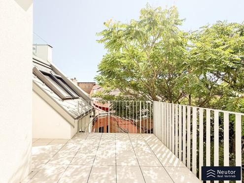 ERSTBEZUG - EXKLUSIVER DACHGESCHOSS AUSBAU - GRNBLICK - EINZIGARTIGES WOHNGEFHL - IM BEGEHRTEN 18. BEZIRK WHRING