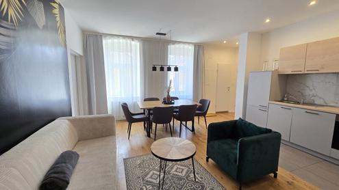 Schöne 4 Zimmer Wohnung, komplett Neu saniert vor einem Jahr