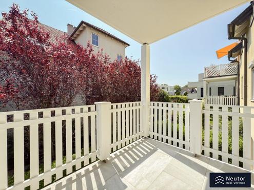 STADTRAND - TRAUMHAFTE 4 ZIMMER FAMILIENWOHNUNG INKL. GARAGE UND BALKON IN GRÜNLAGE