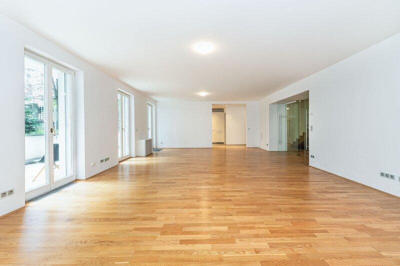Helles Wohn- und Esszimmer