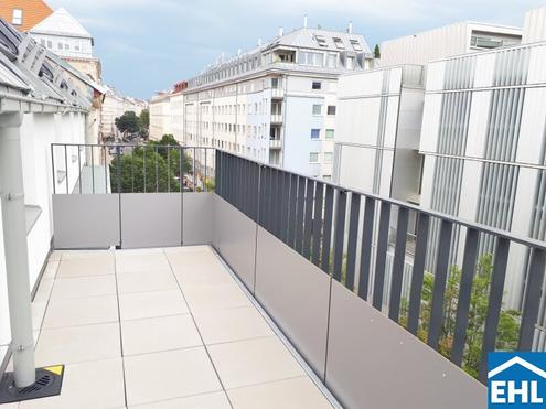 Geräumige Dachgeschosswohnung mit Balkon im Herzen Magaretens