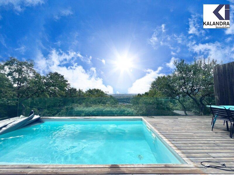 Pool Blick +
