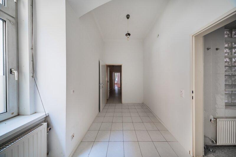 Zimmer neben Bad