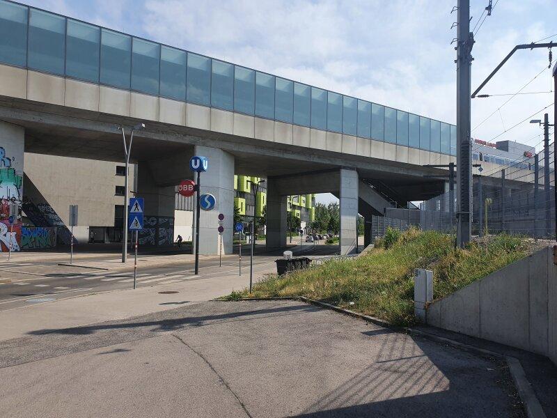 U-2-Stadlau / Bahnhof