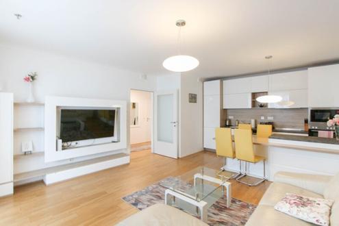 voll mblierte 2-Zimmer-Wohnung mit Loggia
