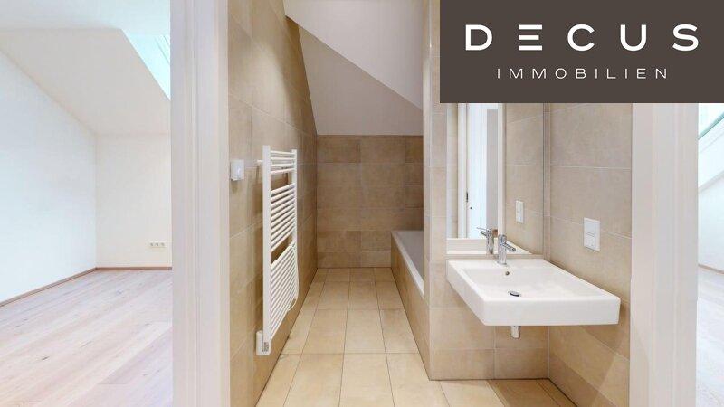 DECUS