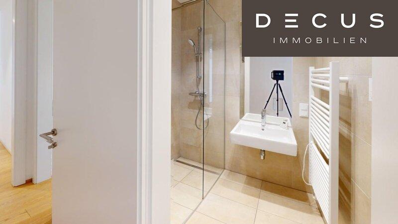 DECUS
