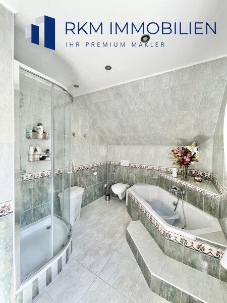 Badezimmer mit WC (oben)