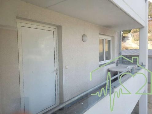 Renovierte 2-Zimmer-Wohnung mit Balkon in Htting - Ihr neues Zuhause!