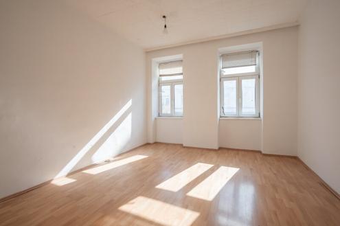 ++NEU++ Kompakte Altbauwohnung zum Sanieren - ideale Investition