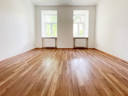 U3 DIREKT VOR DER HAUSTÜRE: komplett hofseitige 2 Zimmerwohnung im charmanten Altbau