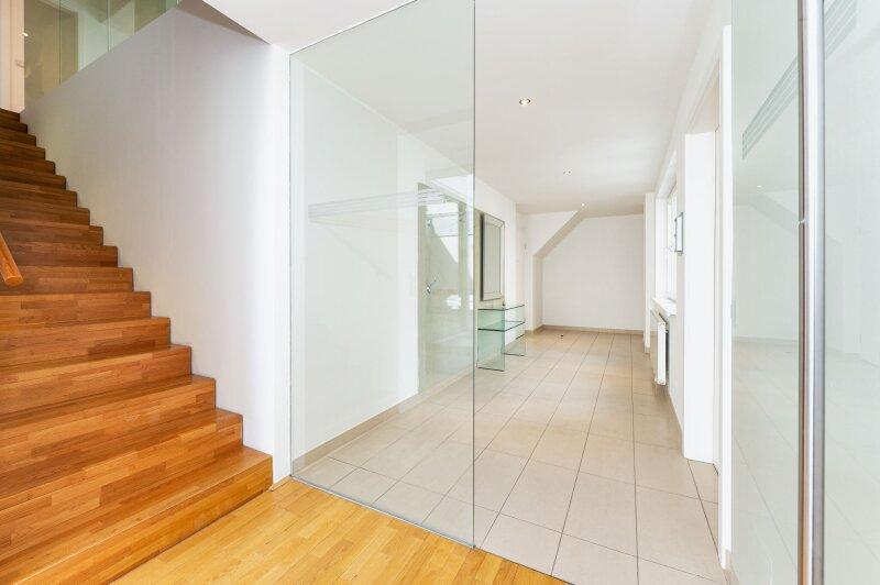Blick von der Treppe zum Entre