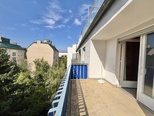 ERSTBEZUG nach Sanierung mit Sdwestloggia in den begrnten Innenhof | Nhe Obkirchermarkt