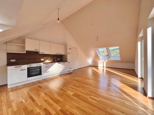 Moderne Dachgeschosswohnung am Speckgrtel von Wien!