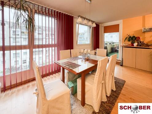 Modernes Wohnen im 4. Liftstock mit großer Loggia