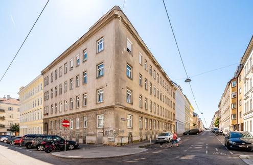 ++NEU++ Sanierungsbedürftige 2-Zimmer Altbau-Wohnung