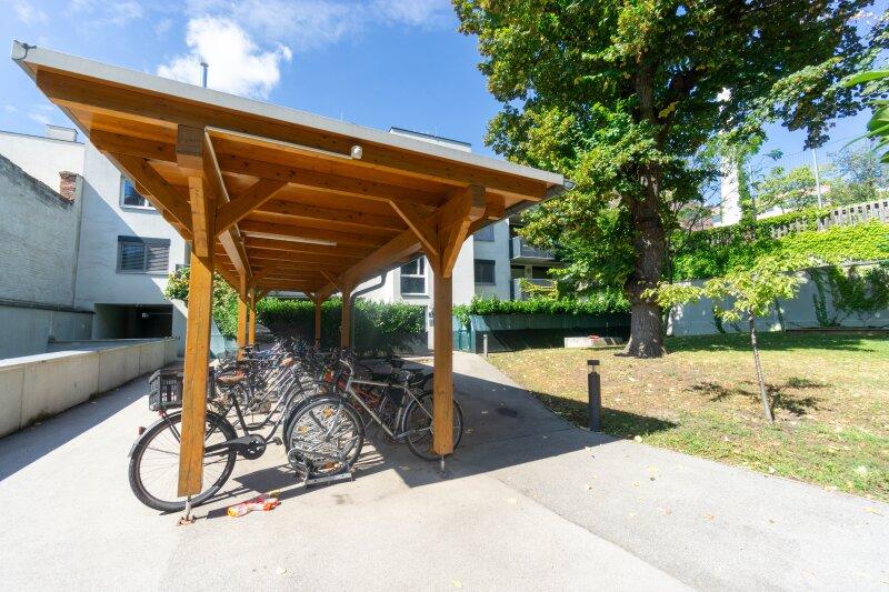 Innenhof mit Fahrradberdachung