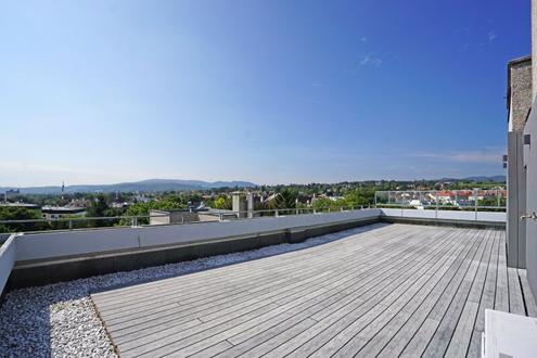 Penthouse-Wohnung | 131 m Wfl. | 80 m Dachterrasse mit 270-Ausblick | PKW-Stellplatz | riesiger Gemeinschaftsgarten | im Zentrum