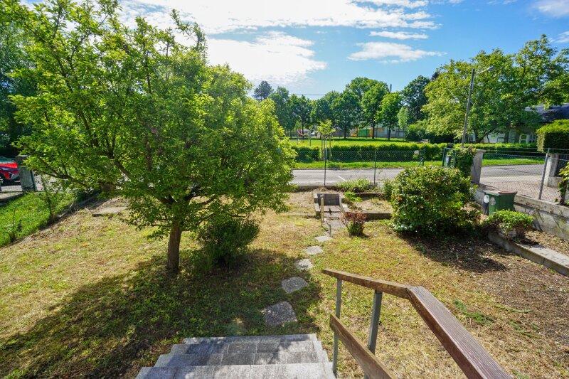 Vorgarten_Blick SO zum Sportplatz