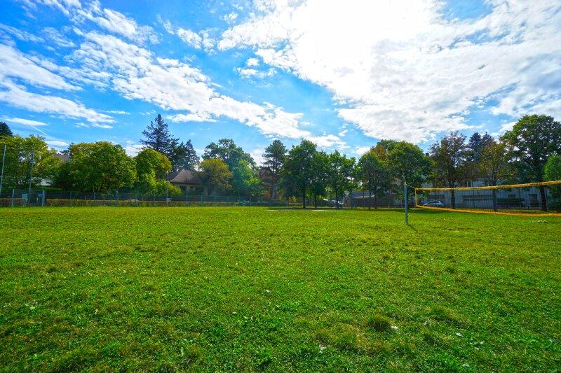 Sportplatz gegenber
