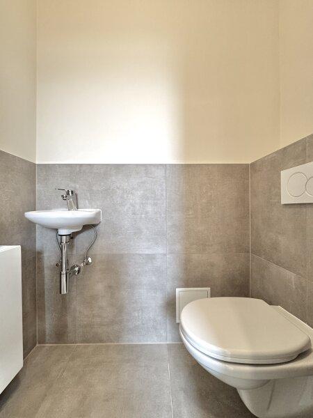 separates WC