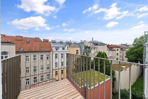 ERSTBEZUG ! Schöne 112,4 m² Dachwohnung in einem hochwertig saniertem Gebäude (Top 24)