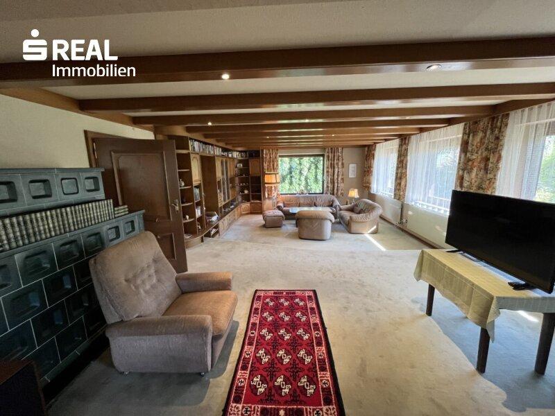 grozgiges Wohnzimmer