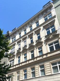Topsanierte Altbauwohnung im Innenhof 1. Stock - Erstbezug - nur ca. 3 Gehminuten zur U3 Station Kardinal-Nagl-Platz
