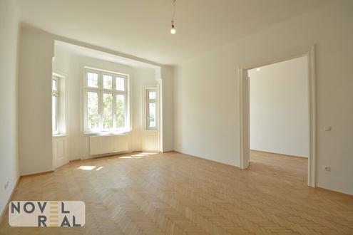 Sanierungsbed�rftige, gro�z�gige 4-Zimmer-Wohnung mit Loggia