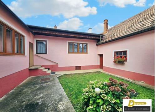 120 m² Wohnfläche, 4 Zimmer & viel Stauraum -  Wohnen auf einer Ebene mit Innenhof, Garten, Nebengebäude und Garage
