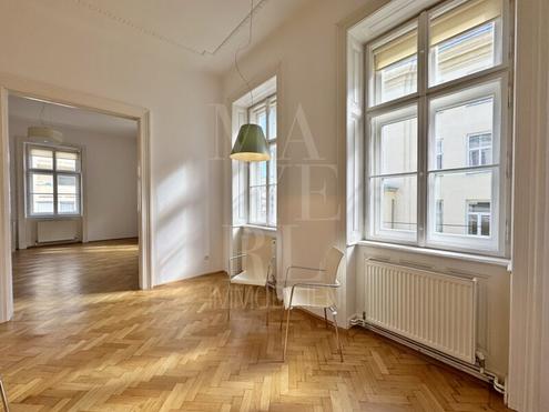 Großzügige Eck-Altbauwohnung nähe Kutschkermarkt und Währingerpark
