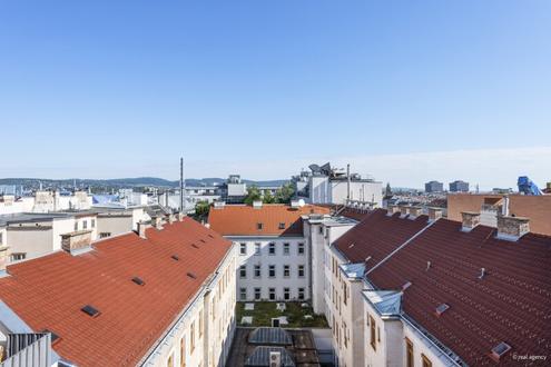 2,3 % Rendite: Revitalisiertes Wohn- und Geschäftshaus nahe Burggasse Stadthalle